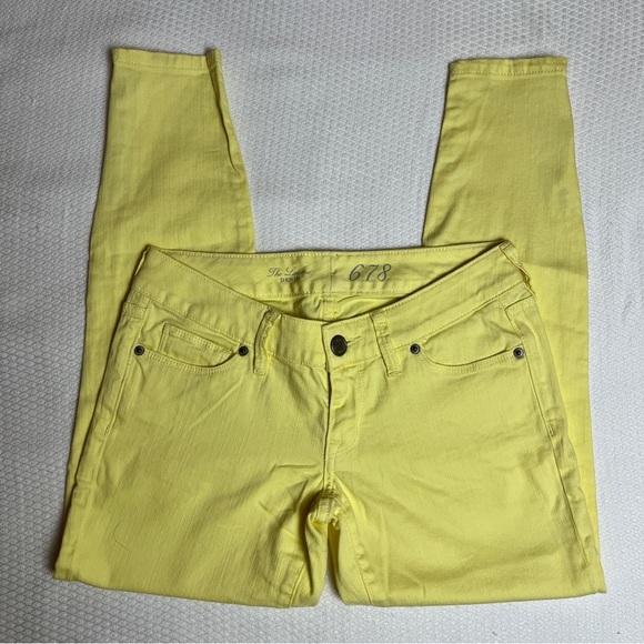 THE LIMITED 678 Denim Garment Dyed Ankle Jeans Ankle Zipper in Chamomile Size 2 - Picture 2 of 8